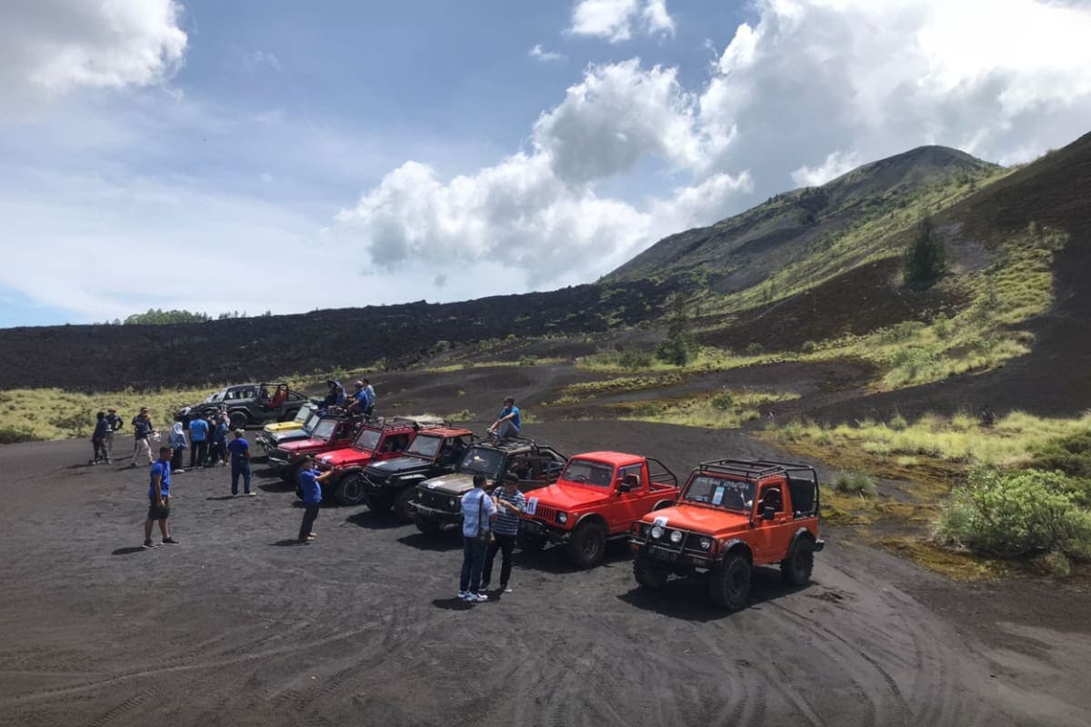 Mount Batur Sunrise Jeep, Café & Photographer Tour
