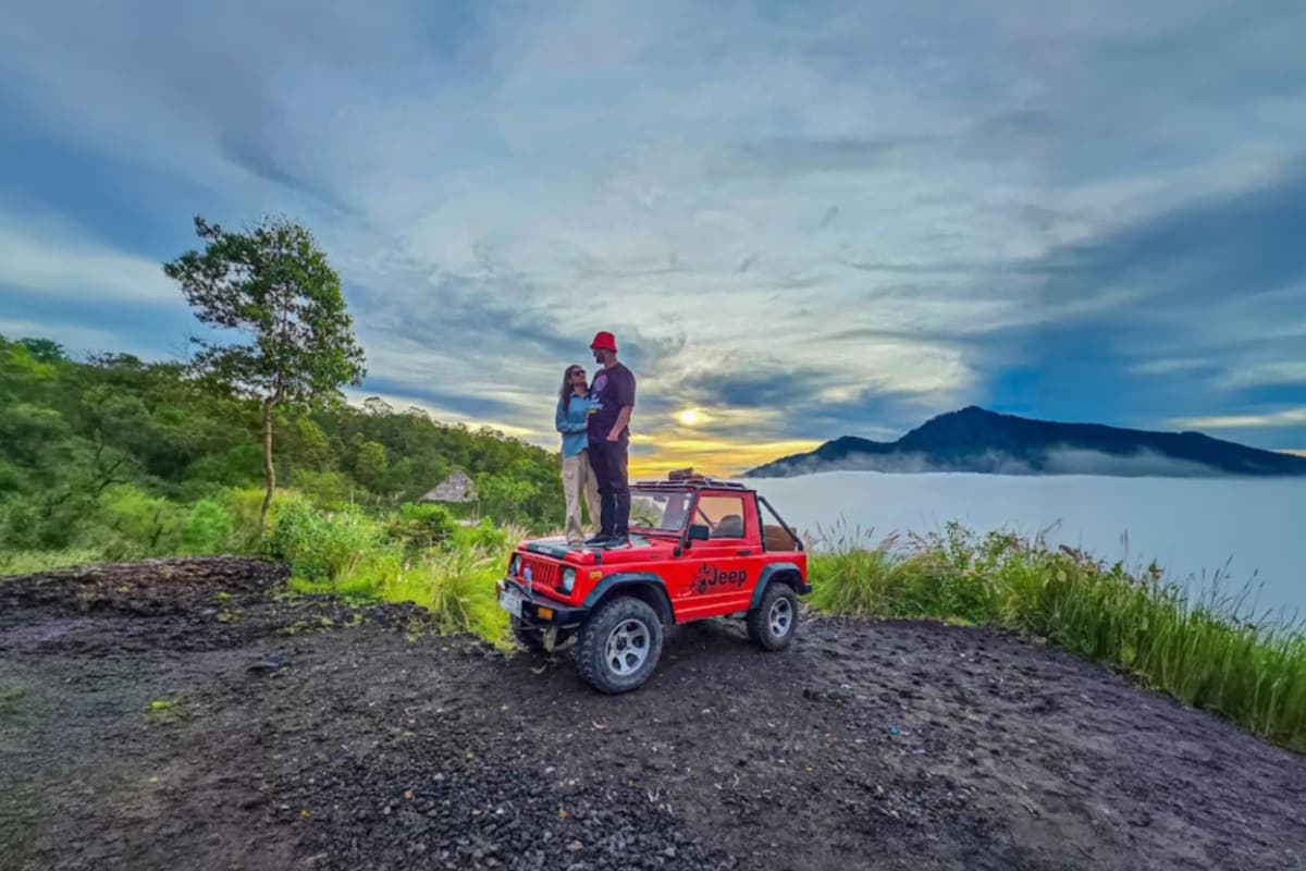 Mount Batur Sunrise Jeep, Cafe and Photographer
