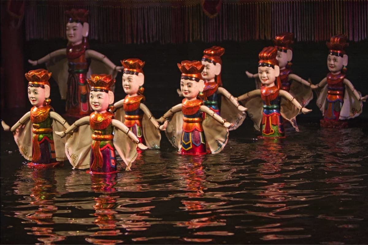 Water Puppetry Show and Dinner On Cruise