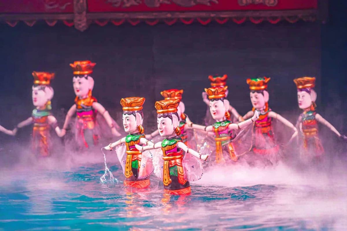Water Puppetry Show and Dinner On Cruise