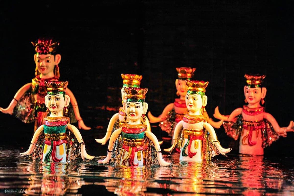Water Puppetry Show and Dinner On Cruise