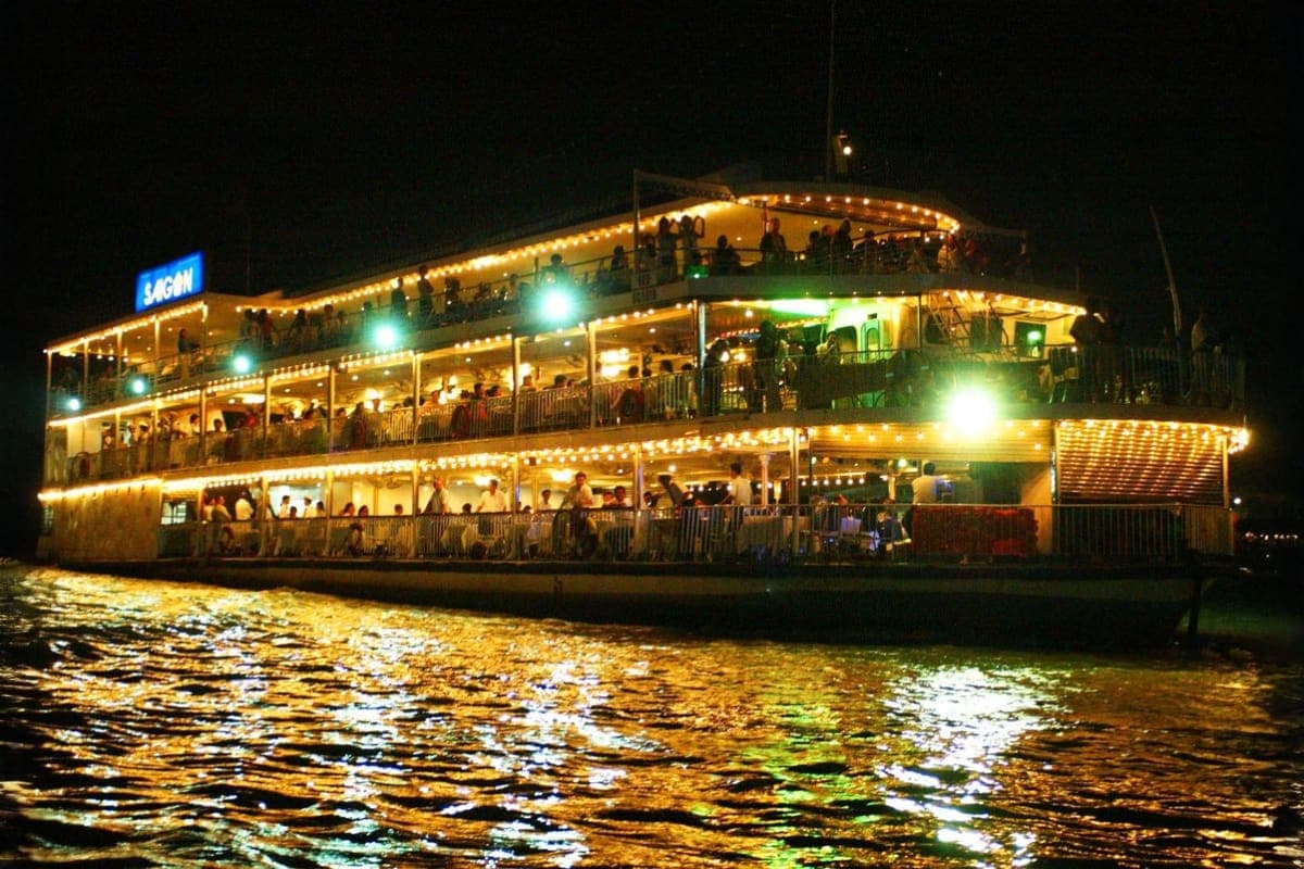Water Puppetry Show and Dinner On Cruise