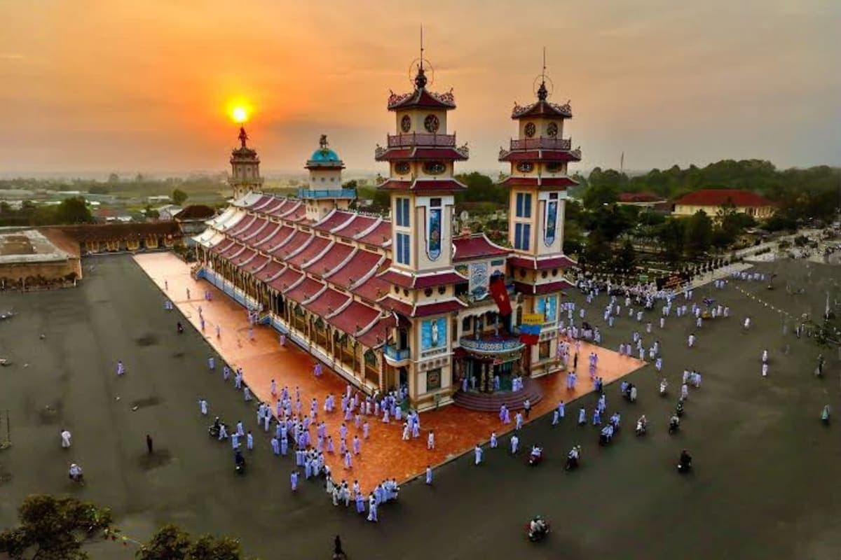 Cao Dai Temple Sharing tour