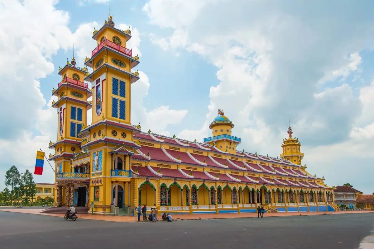Cao Dai Temple Sharing tour