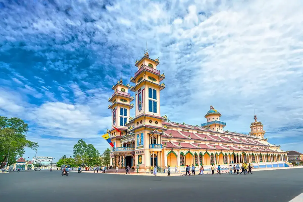 Cao Dai Temple Sharing tour