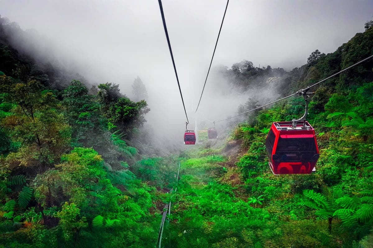Genting Highlands Tour with Awana Cable Car and Batu Caves Visit