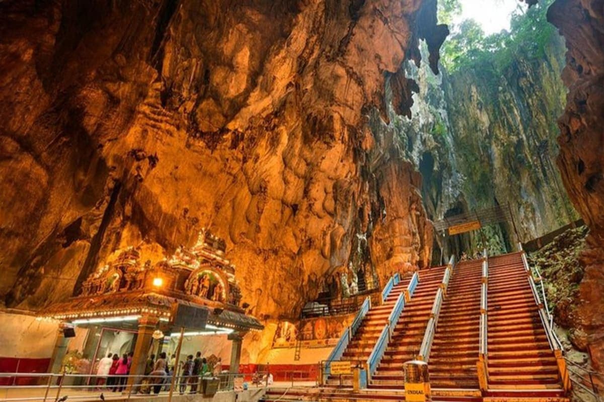 Genting Highlands Tour with Awana Cable Car and Batu Caves Visit