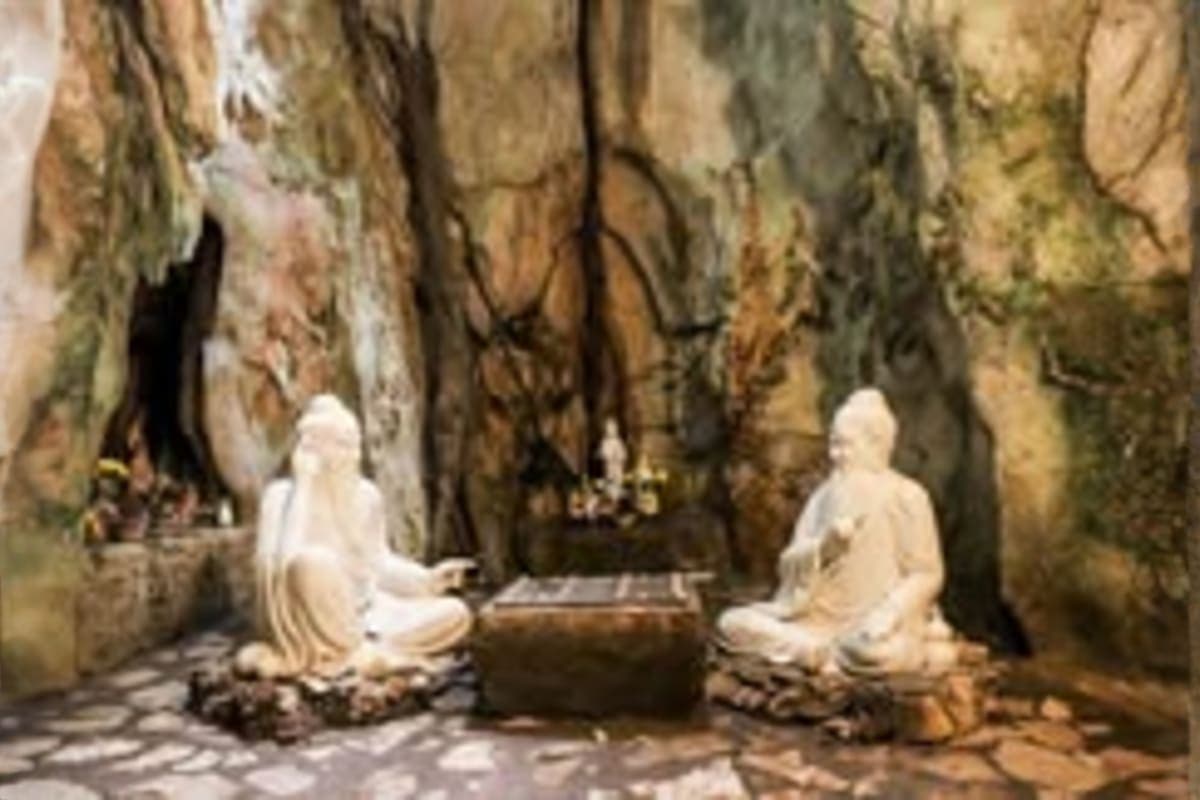 Linh Ung Pagoda Marble Mountains and Hoi An Tour