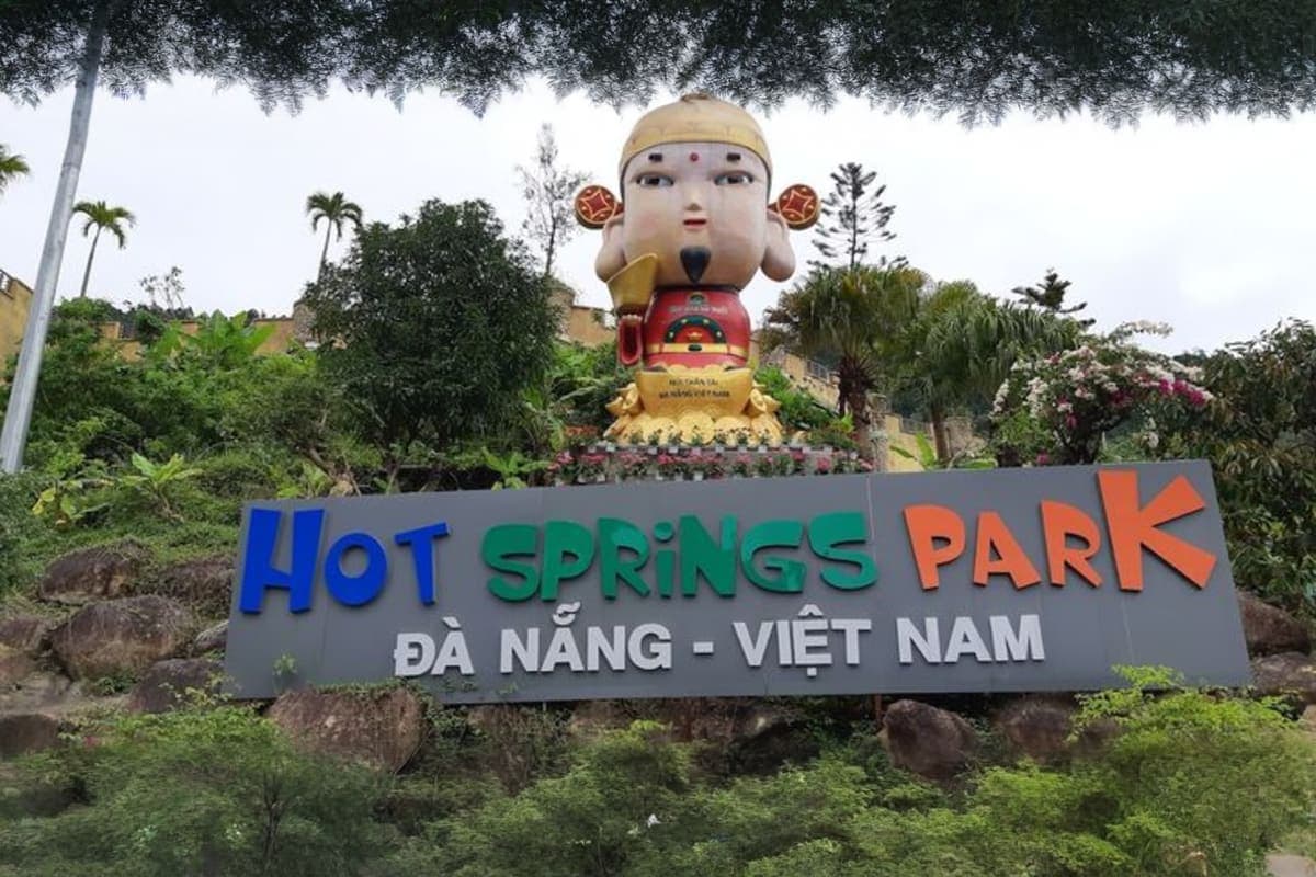 Than Tai Hot Spring Park Tour