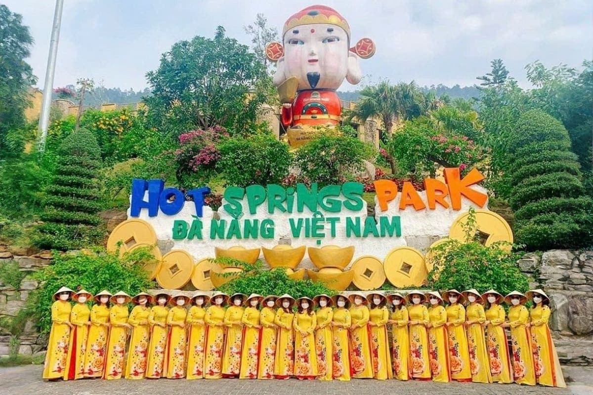 Than Tai Hot Spring Park Tour