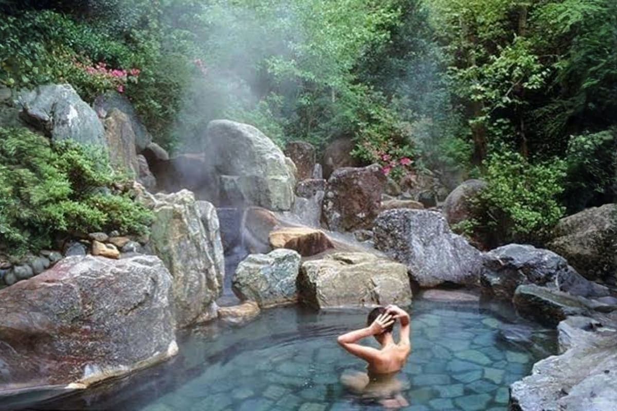 Than Tai Hot Spring Park Tour