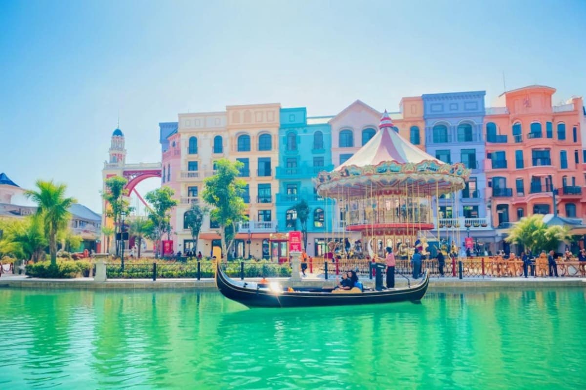 Grand World with gondola ride